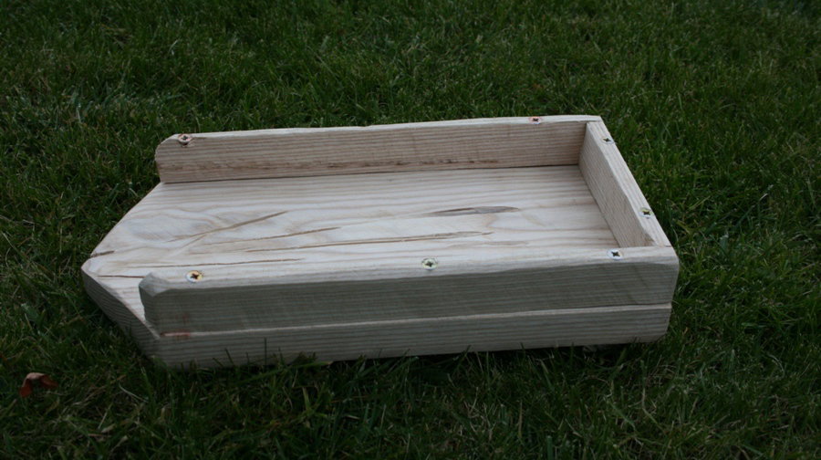 Zbite deski tworzą korytko