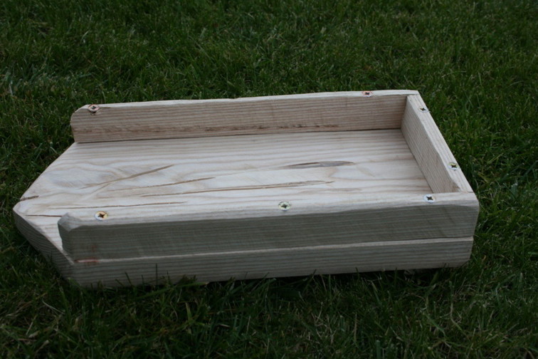 Zbite deski tworzą korytko