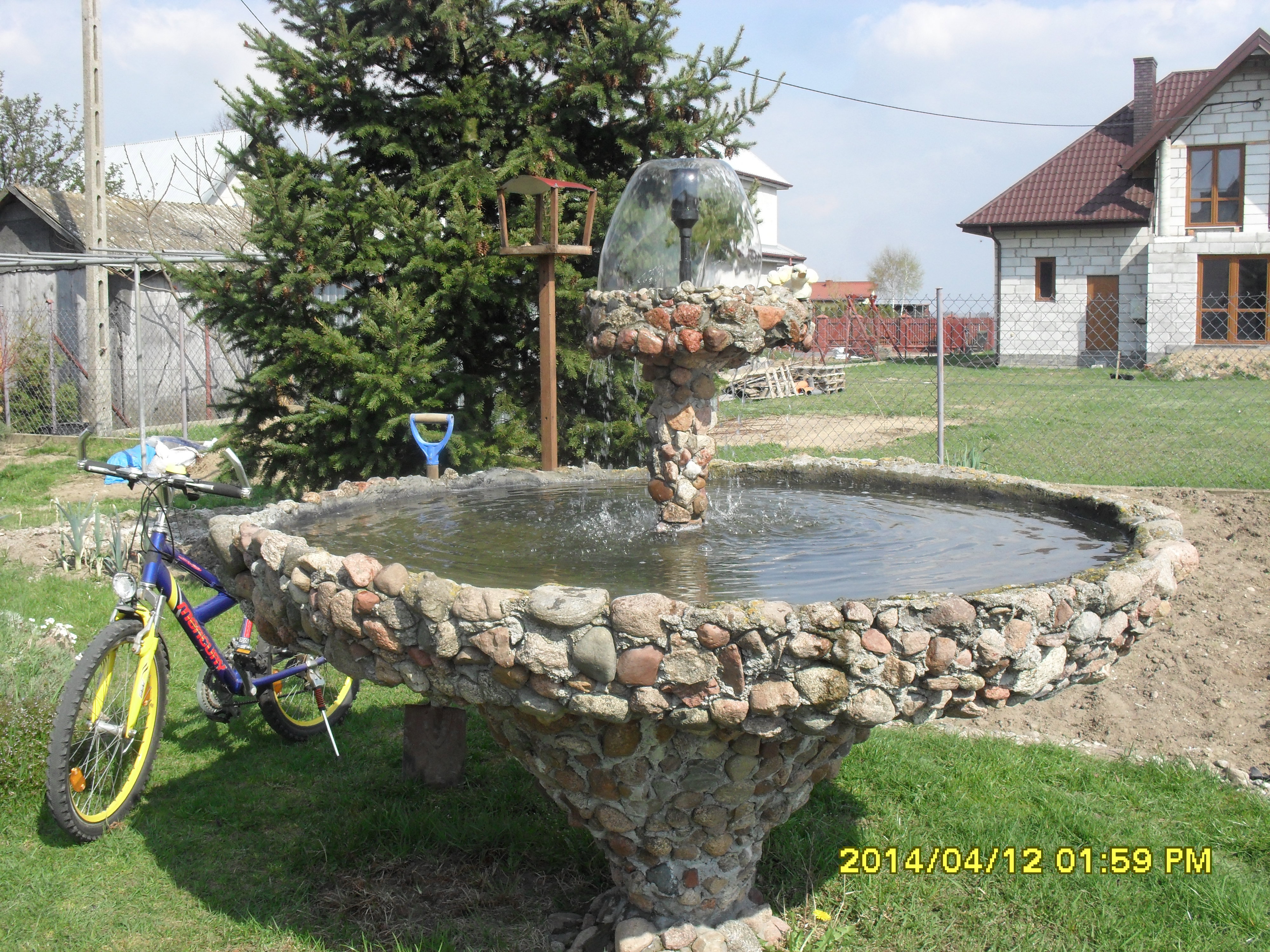 Fontanna zrobiona przez, mojego męża z kamieni