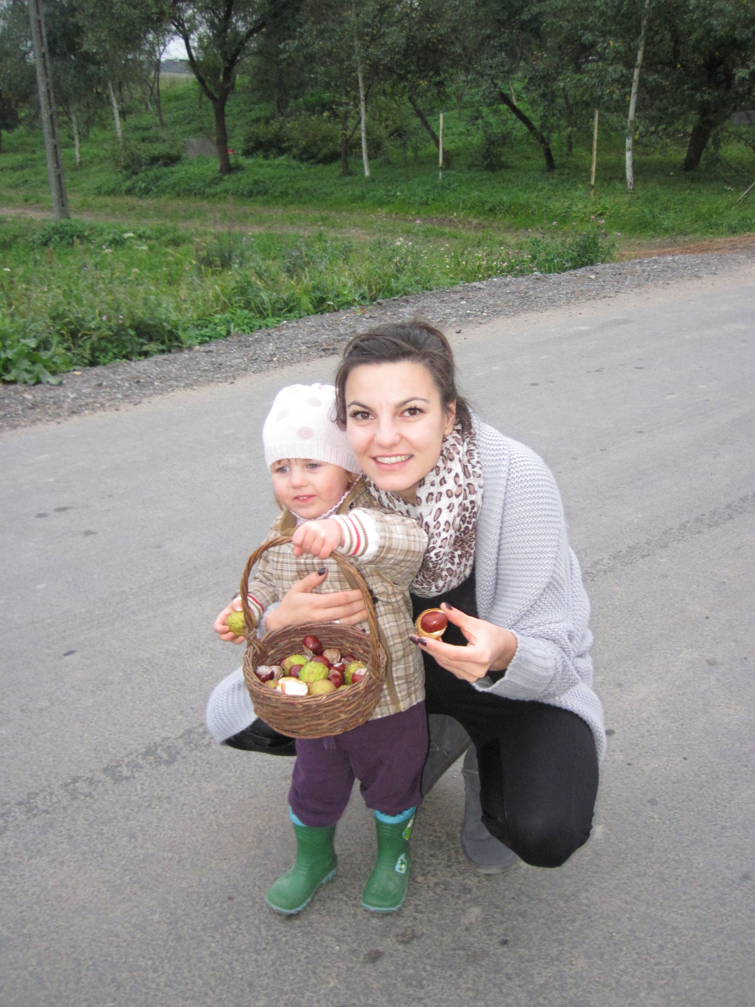 Z tych kasztanów i żołędzi zbudujemy piękne ludziki 