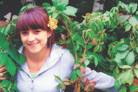 Stelaż w kształcie serca można wykonać z wikliny lub bambusa.