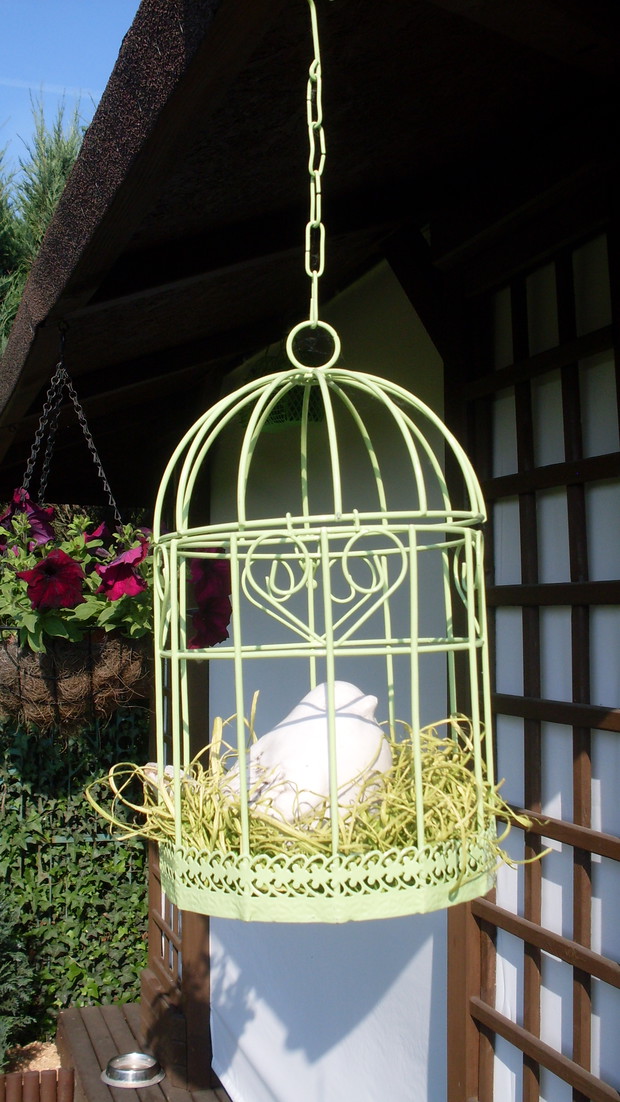 Tu mamy kolejny detal taki mały upominek od osób odwiedzających ogród 