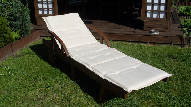 W tej pozycji już jest pod nogami wyprostowany