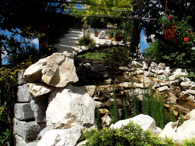 Kaskada z ustawionym lustrem.