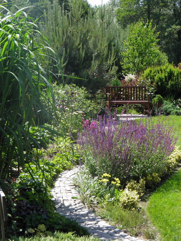 kręta ścieżka prowadzi prosto do miejsca odpoczynku, zrobiłam ją z niepotrzebnego granitu