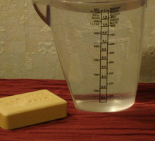 Mydło w roztworze uniemożliwia szkodnikom oddychanie