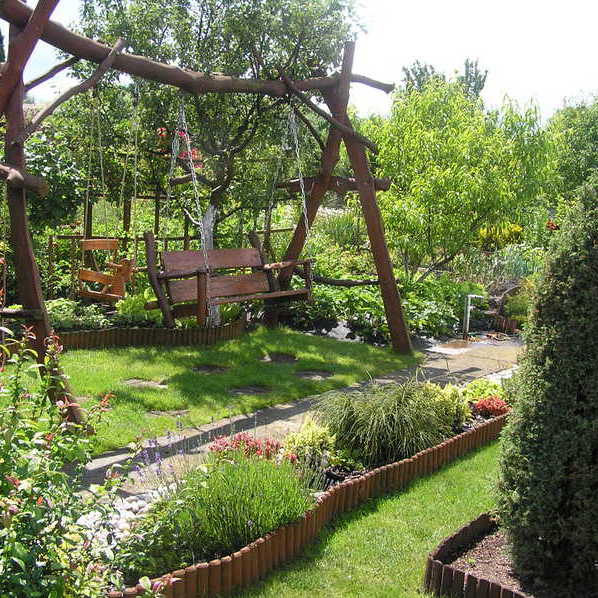 Nasza duma - huśtawka wykonana osobiście z wyciętego orzecha.