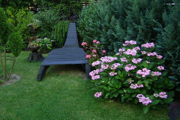 Uwielbiam ten leżak ...odpoczywam na nim po ciężkiej pracy.
Leżąc na nim wpatruję się w niebo i przychodzą mi nowe pomysły do głowy, które większości  realizuje :)

