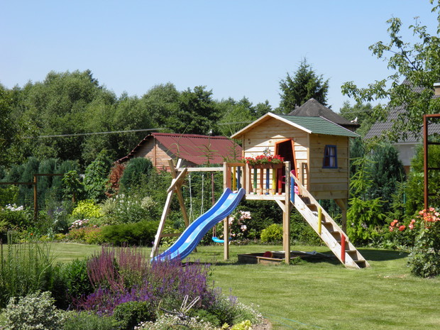 chatka naszego "skrzata" i reszta ogrodu