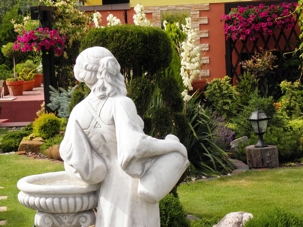 w lustrze odbija się juka :)