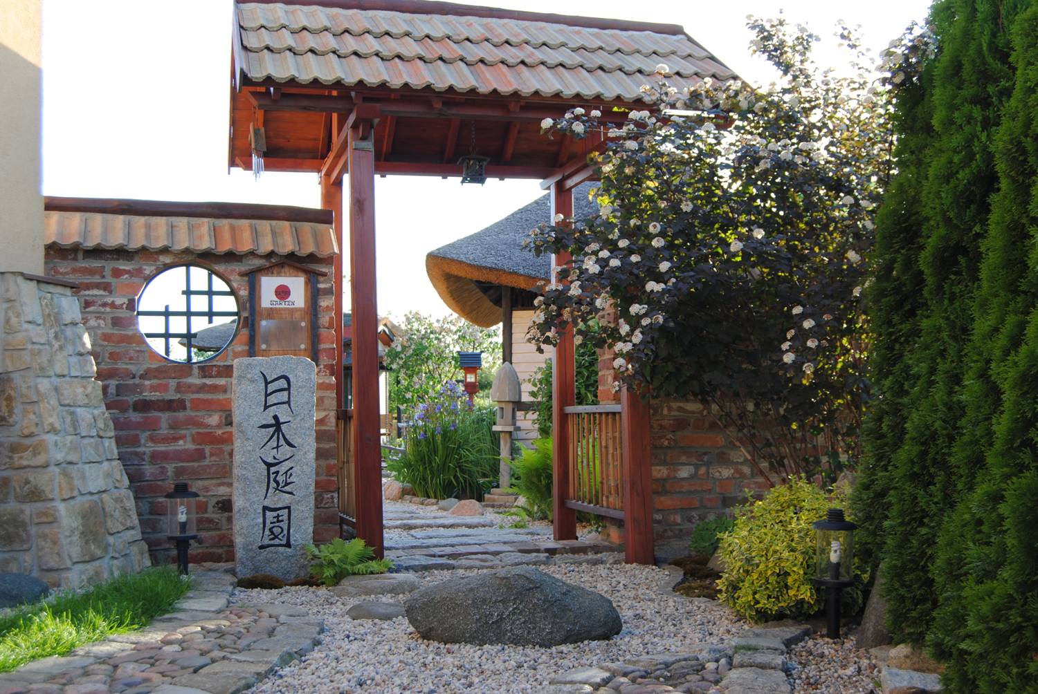 Brama wejściowa SUKIYA-MON do Ogrodu Japońskiego.