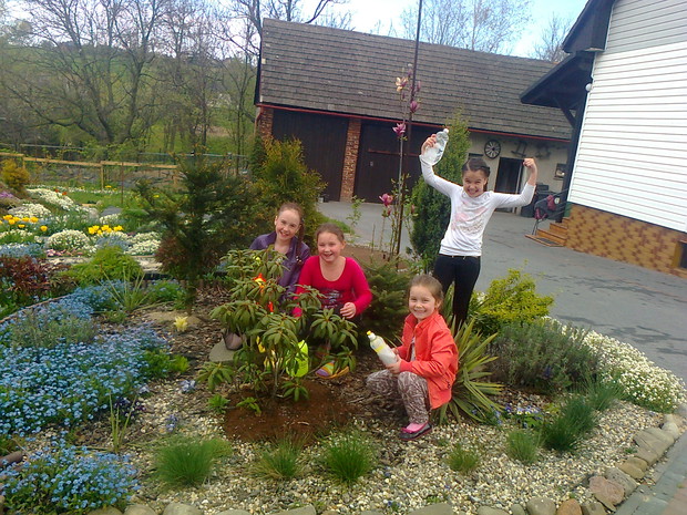 Moje wszystkie wnuczki  w kwiatach