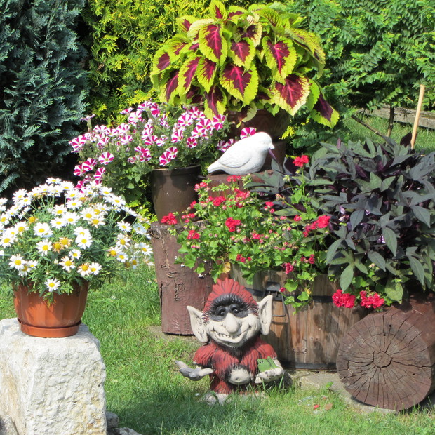 Ogrodowa dekoracja, jedna z wielu.