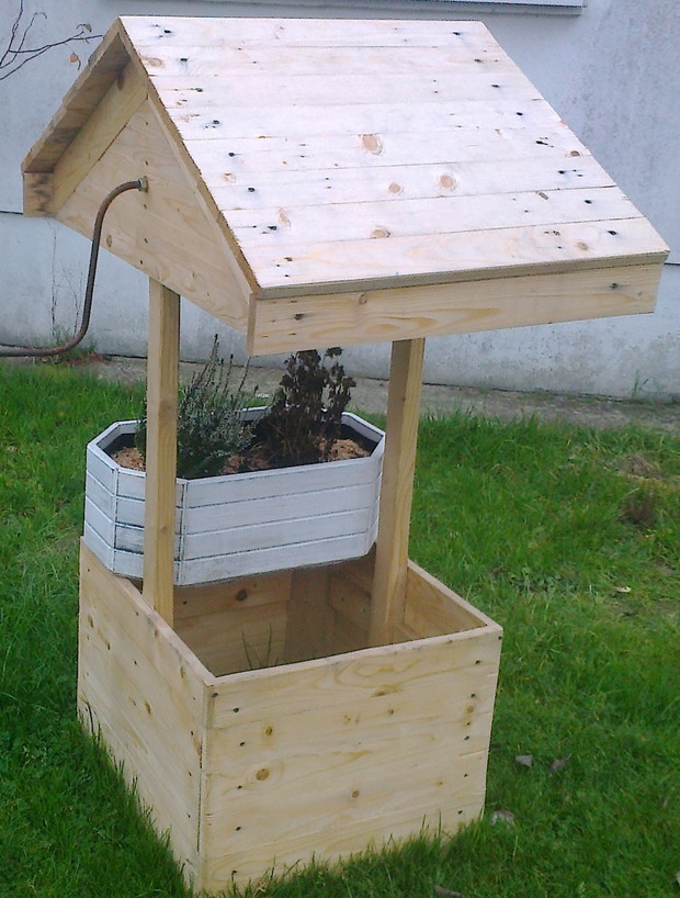 Tu jeszcze nie gotowa studnia:)