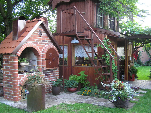 grillo- wędzarnia połączona z altanką