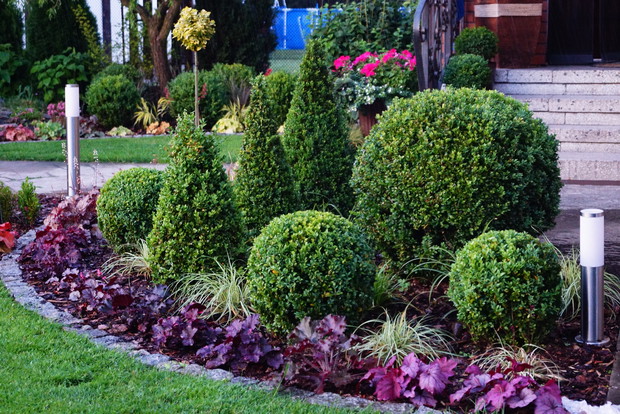 Rabata przed wejściem do domu ma zdobić cały rok.