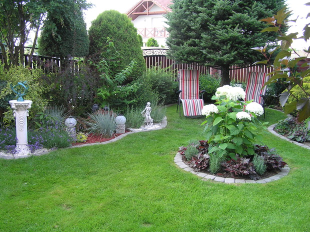 Siedząc w ogrodzie można delektować się takim oto
widokiem :-)