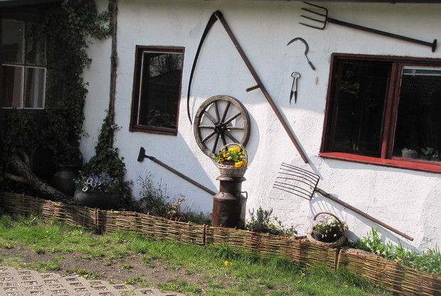 domek wczesną wiosną