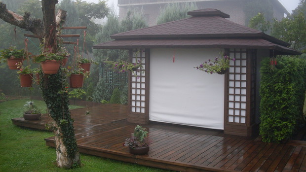 Herbaciarnia w jesiennej mgle