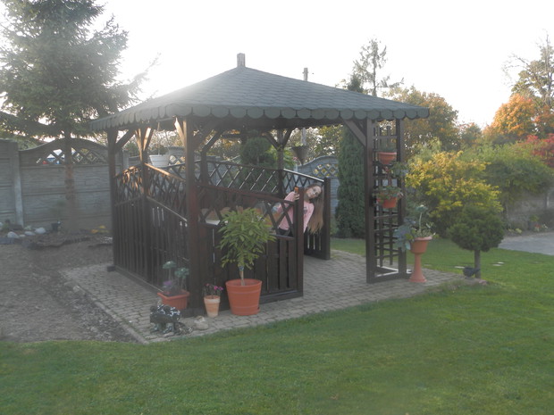 Moja córka Julcia w altance