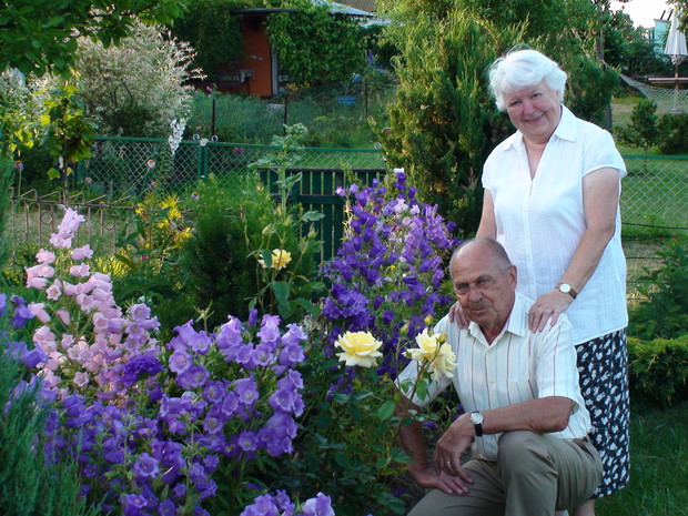 Seniorzy rodzinki.......wciąż uśmiechnięci.