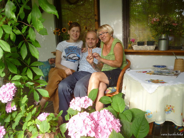 Syn, synowa i mały Gucio w brzuszku już poznaje moją działkę :)