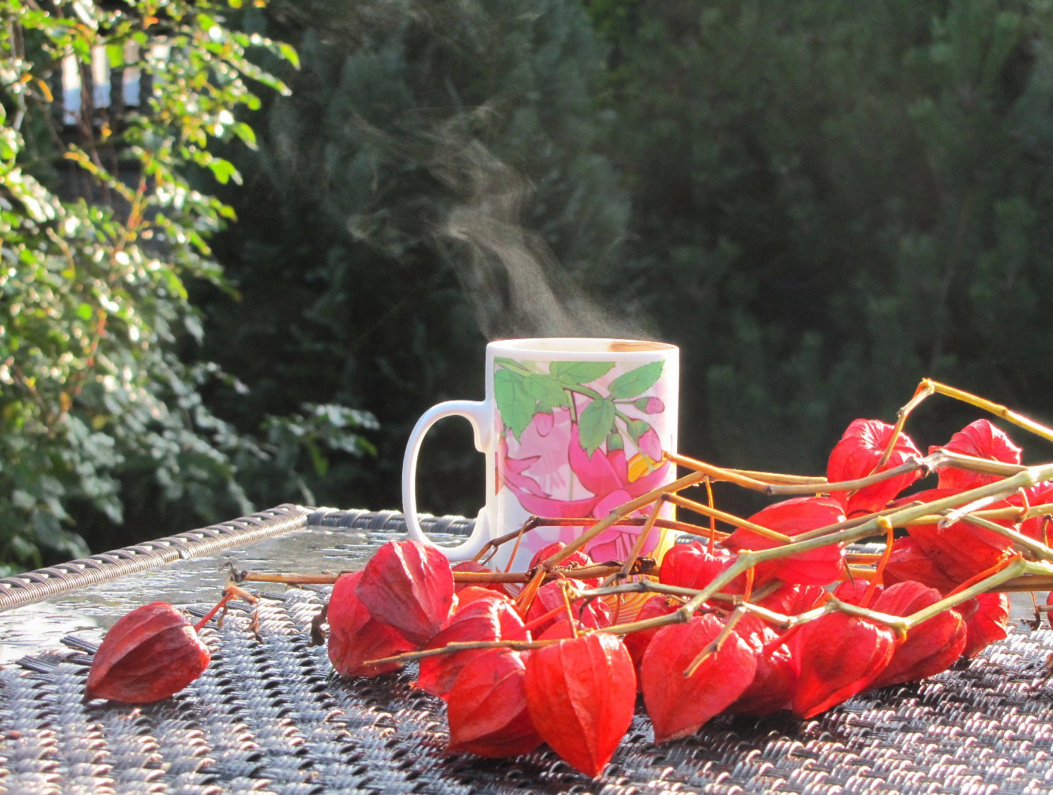 Gorąca kawa listopadową porą