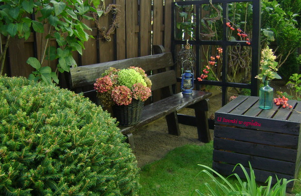 Kącik przegrodzony ogrodowym parawanem - moje wykonanie :)