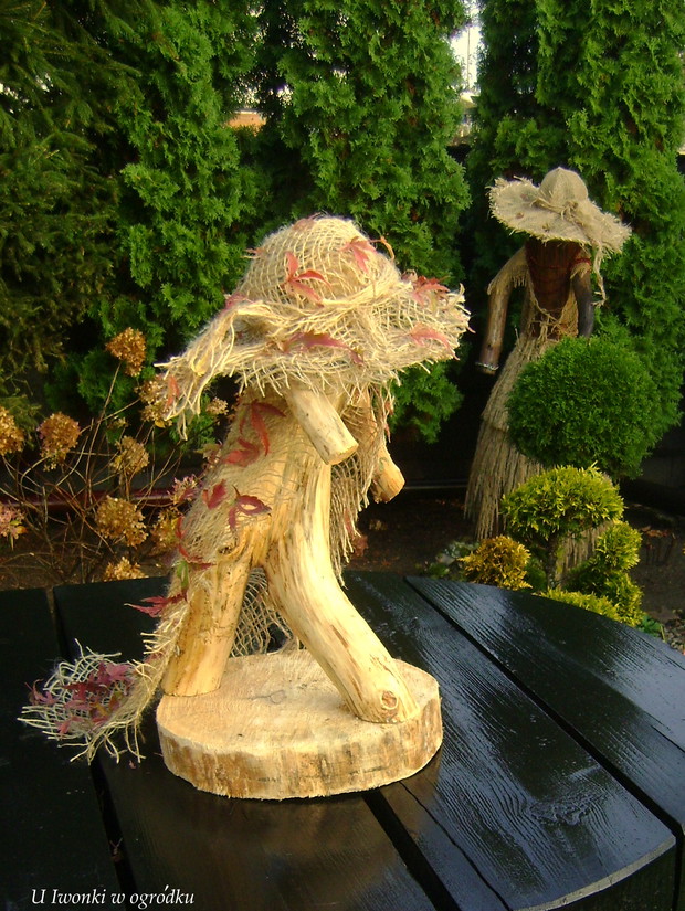 Rzeźba z drewna 

Ze mną już jest tak, że widzę rzeczy których inni nie widzą lub ich nie dostrzegają  :)


