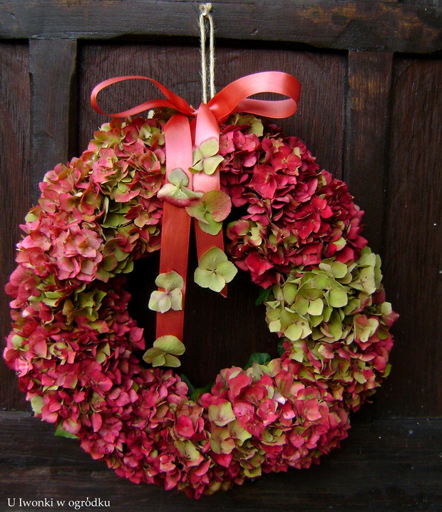 Wianek z hortensji - idealna dekoracja domu i ogrodu