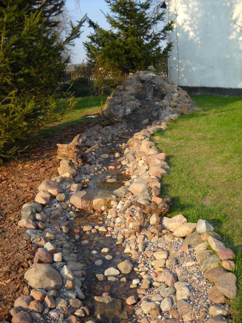 Na całej długości.