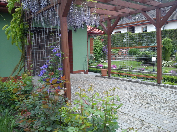 okwiecony wjazd do garażu