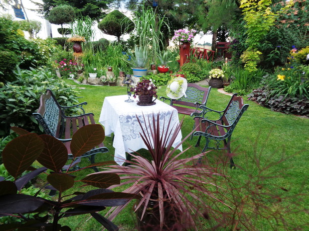 Siedząc na ławeczce można delektować się takim oto
widokiem :-)