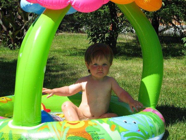 a wnusio też ma basenik,innej opcji nie ma :)