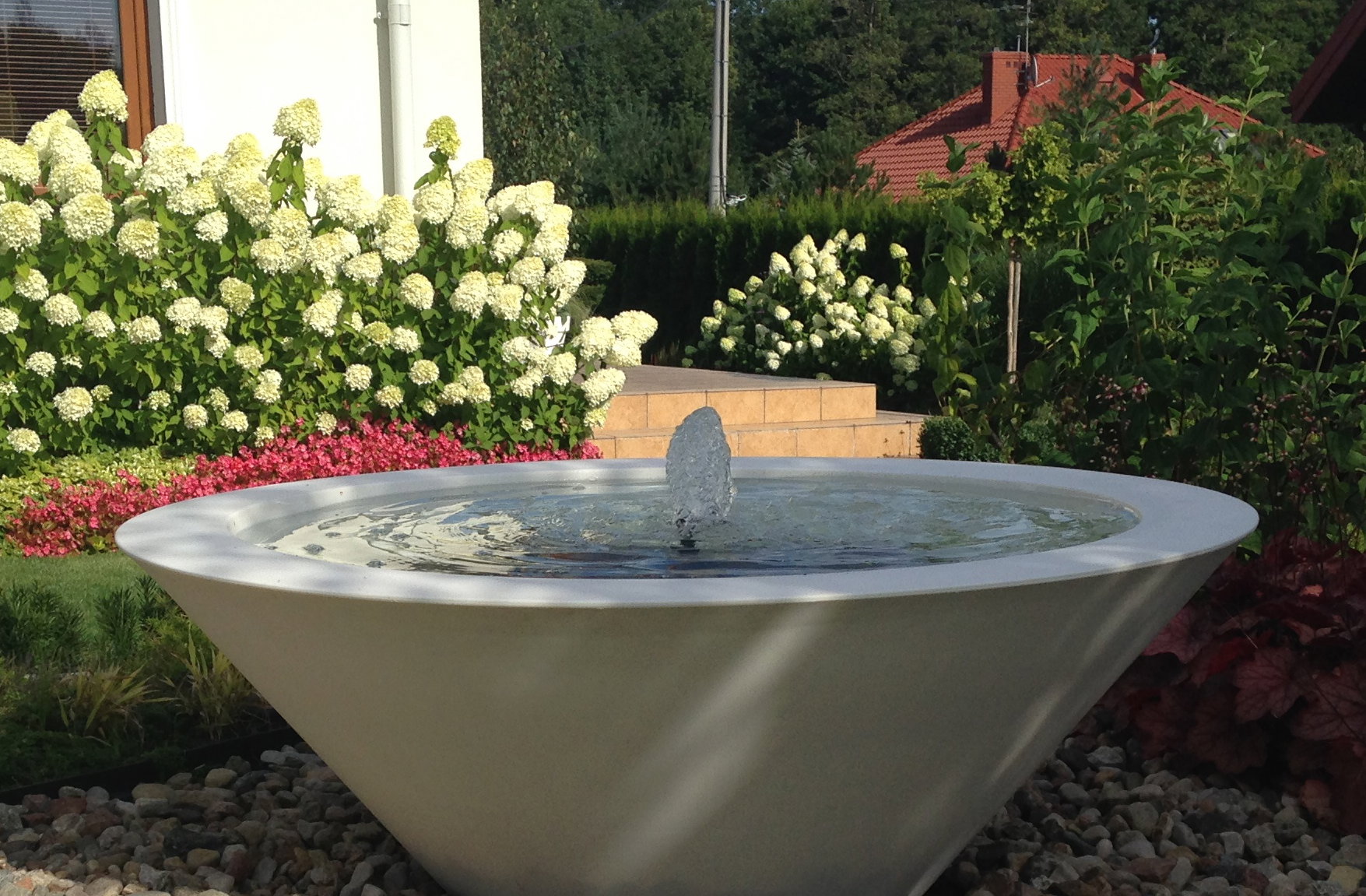 Miło posiedzieć przy delikatnym plusku wody