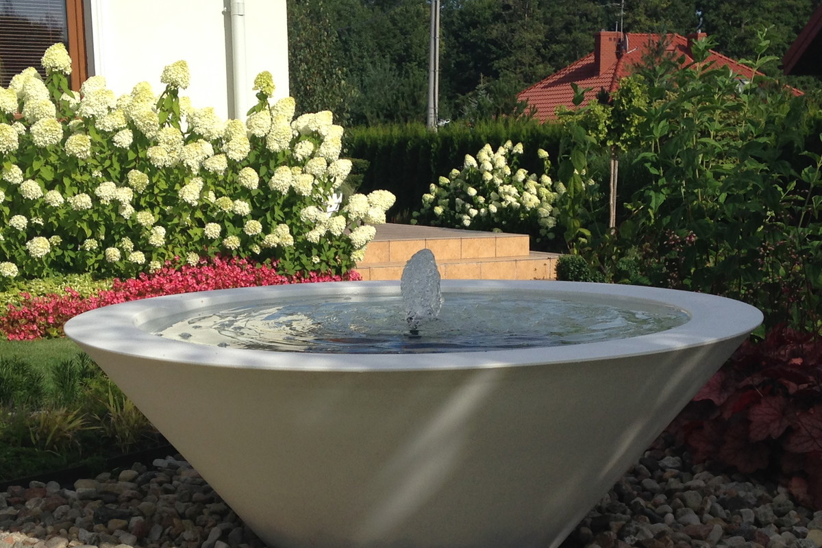 Miło posiedzieć przy delikatnym plusku wody