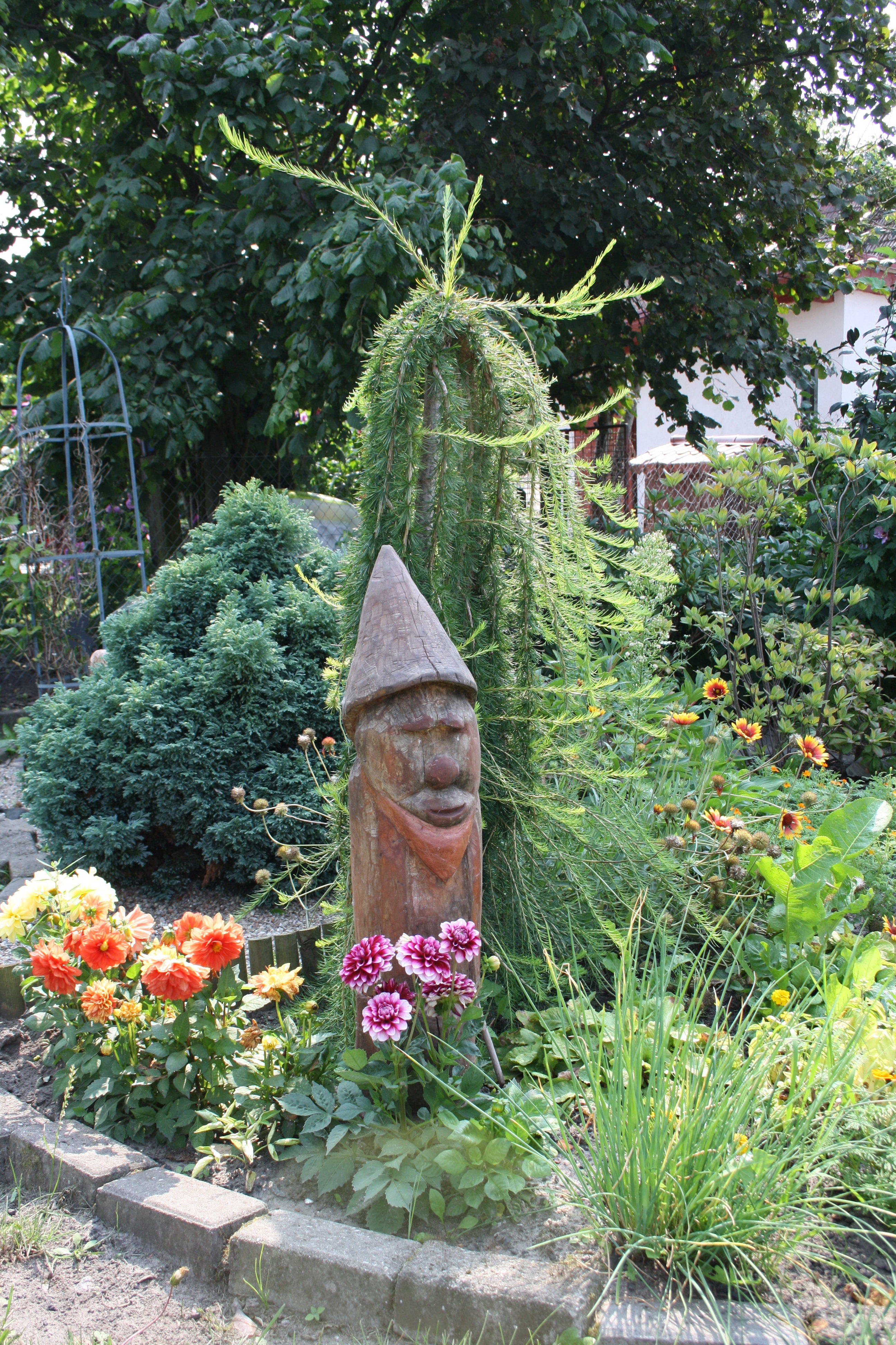 Rzeźba - Krasnal strażnik ogrodu