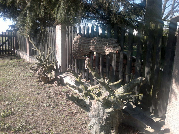 Mała dekoracja przy wjeździe