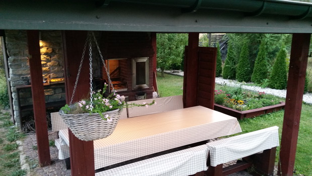 Miejsce odpoczynku - nasza wiata z grillem i wędzarnią