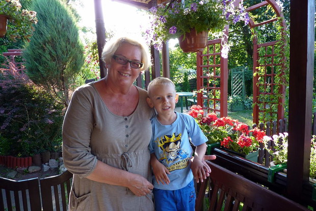 Ja z wnukiem Oliwierem na naszej działce.