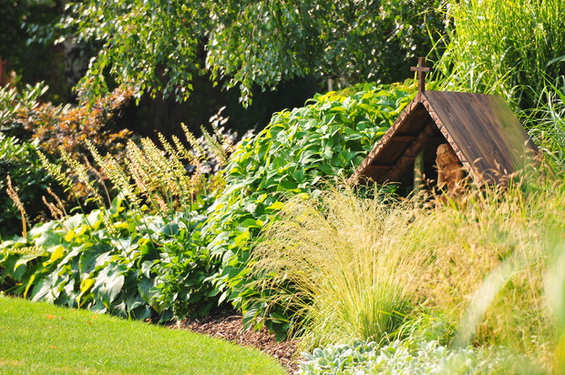 Kapliczka wyrzeźbiona przez koniakowskiego rzeźbiarza