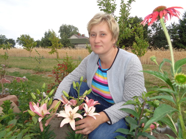 Lilie i jeżówki to urocze kwiaty. 