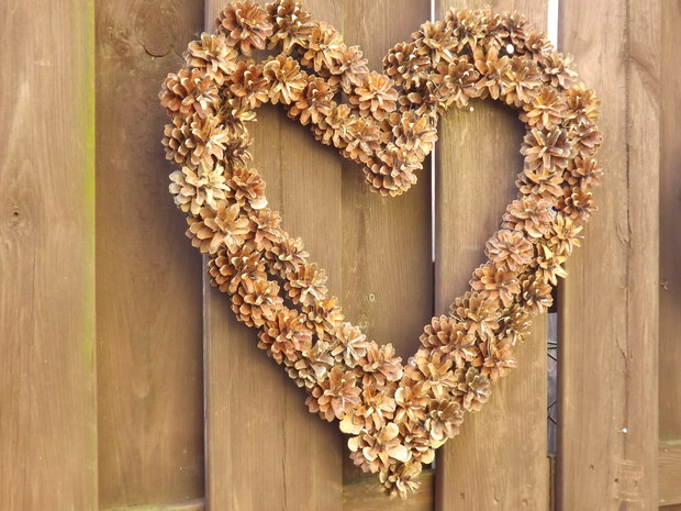 Serce z szyszek