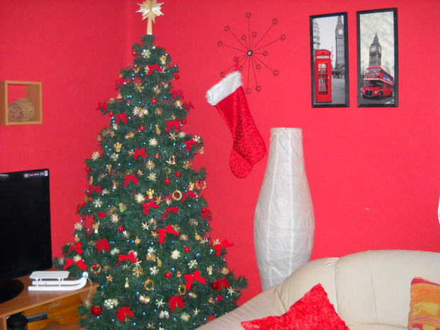 Choinka 2015rok.Udekorowana w kokardki i słomkowe ozdoby.