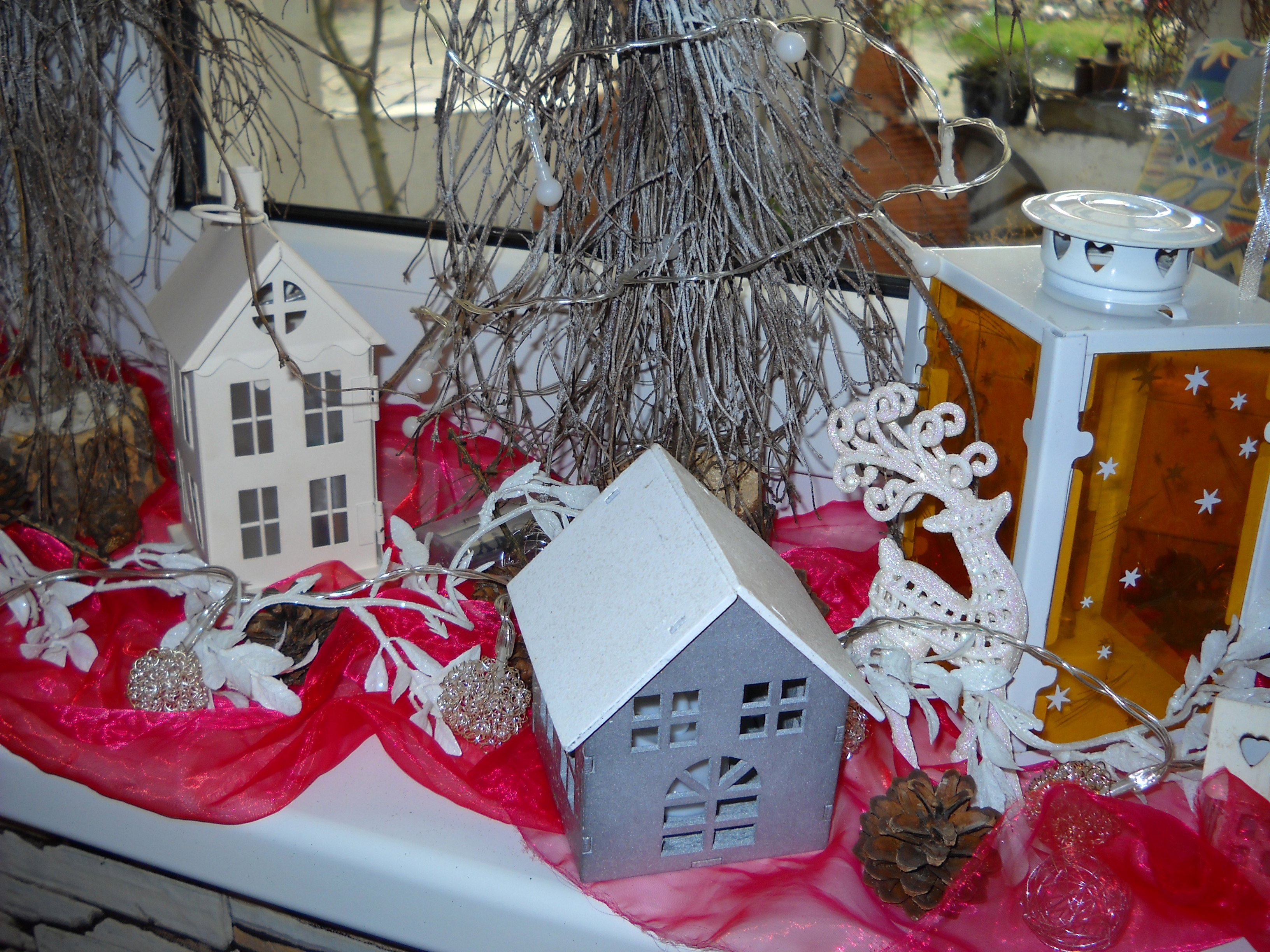 Dekoracja na parapecie.