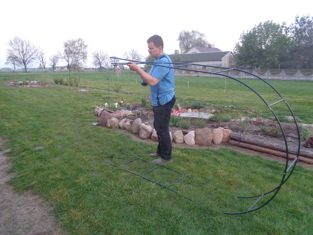 Pierwsza pergola którą skręcał Marcin.