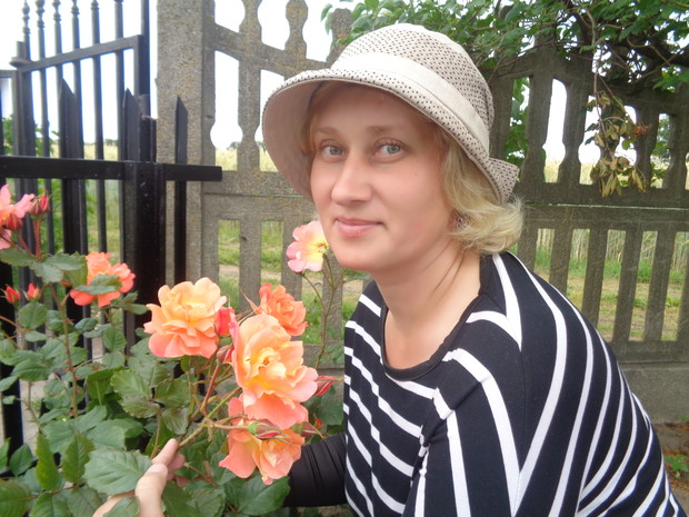 Pierwsza róża pnąca herbaciana. 