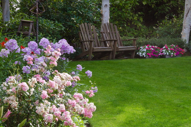 Przy projektowaniu ogrodu należy pamiętać o miejscu do wypoczynku czy relaksu (zdj.: Fotolia.com)