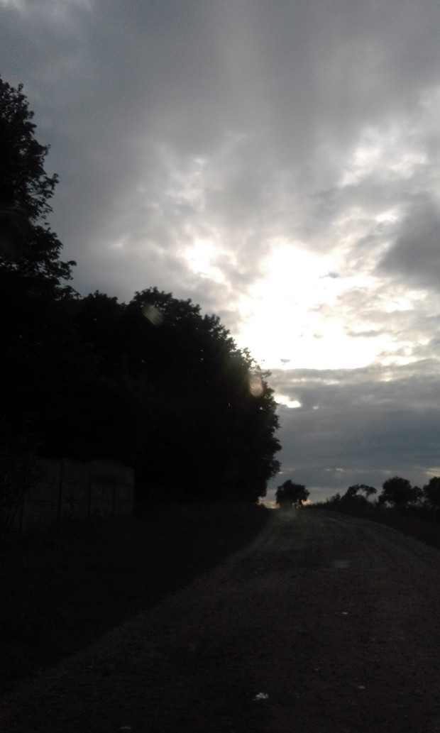 Zachód słońca -sierpień 2016 r.  
W dzień pochmurny i deszczowy :)