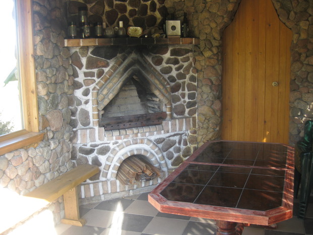 Nasza altanka z grillem na zimne i deszczowe  dni :)